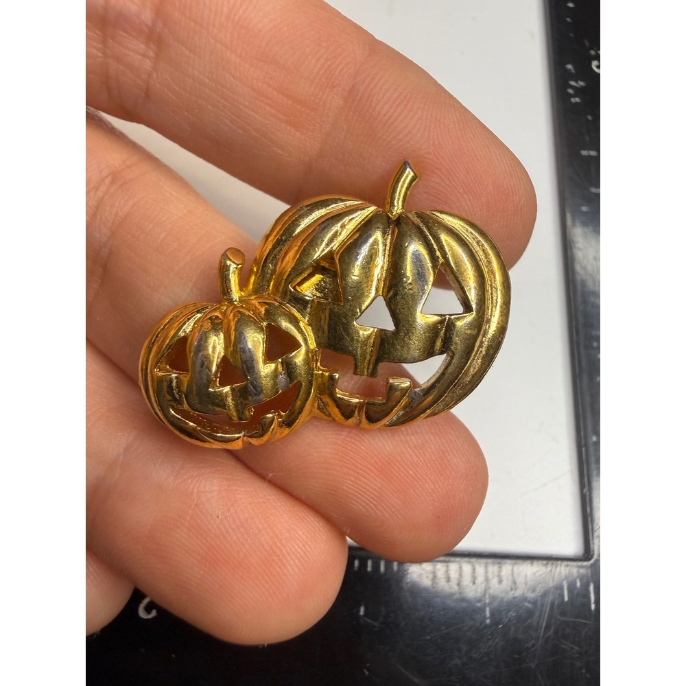 Vintage Avon Gold Tone Double Pumpkin Jack-O-Lantern Halloween Pin Brooch